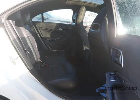 2015 Mercedes-Benz Cla 250 4Matic z USA, uszkodzony, nr VIN WDDSJ4GB7FN173620